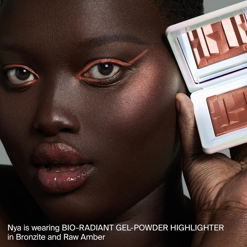 BIO-RADIANT GEL-POWDER HIGHLIGHTER FOR NON-GLITTERY GLOWY MAKEUP